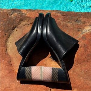 Frye Black Leather Women’s Mules slides sandals with Multi-Stripe block Heel 10